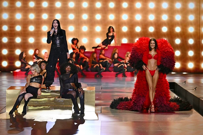 Cher Bella Hadid Victoria's Secret