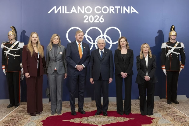 Ο Ιταλός πρόεδρος Sergio Mattarella υποδέχεται τους Ολλανδρούς τους βασιλιά Willem-Alexander, βασίλισσα Maxima και πριγκίπισσα Catharina-Amalia της Ολλανδίας