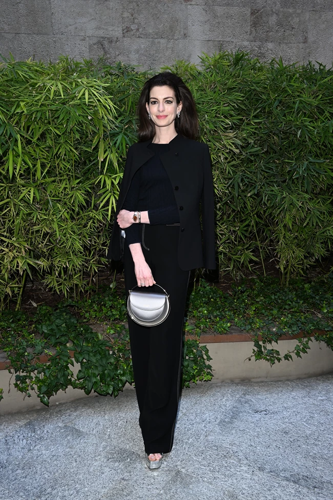 Anne Hathaway Milan