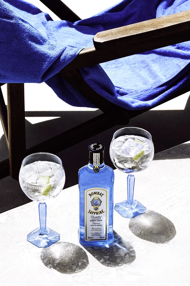 To Bombay Sapphire premium gin υποδέχεται ένα υπέροχο καλοκαίρι που θα κυριαρχήσει το μπλε