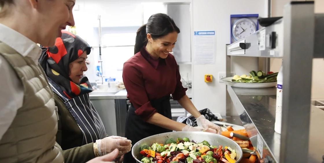 Η Meghan Markle φωτογραφίζει τον πρίγκιπα Archie και την πριγκίπισσα Lilibet | Τι πρόσεξαν οι βασιλικοί θαυμαστές;