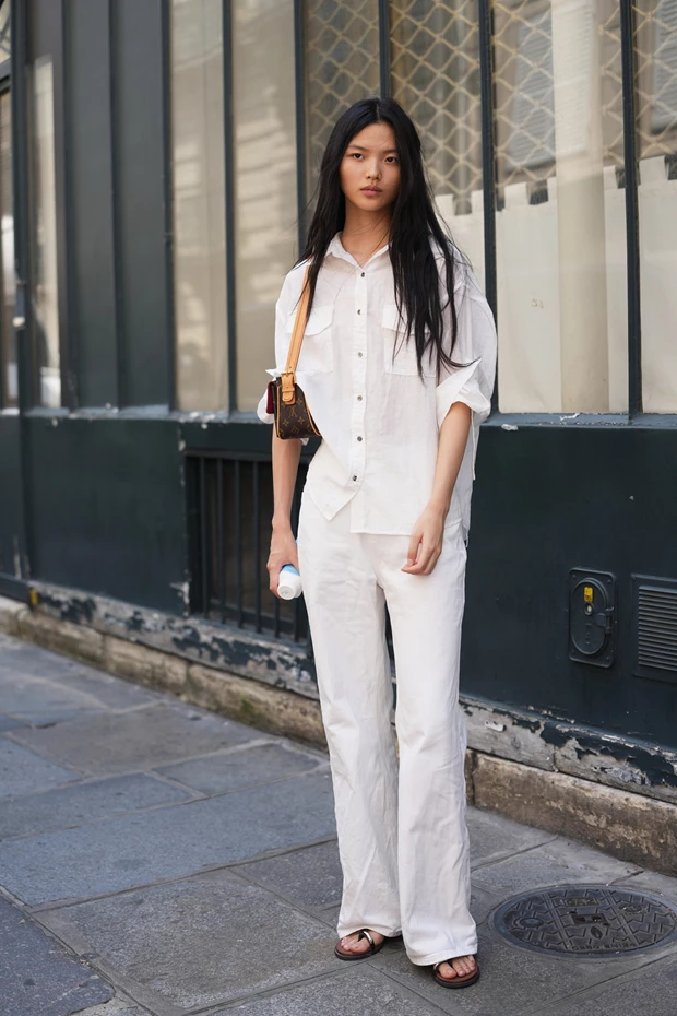 Total white look Παρίσι