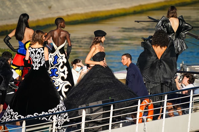 Μπορεί να είναι η Εβδομάδα Μόδας Υψηλής Ραπτικής για πάντα ψηφιακή;