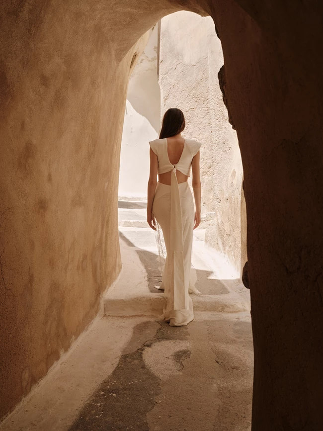 To Bridal Sample Sale της Ioanna Kourbela είναι για εσάς που ψάχνετε το ιδανικό νυφικό