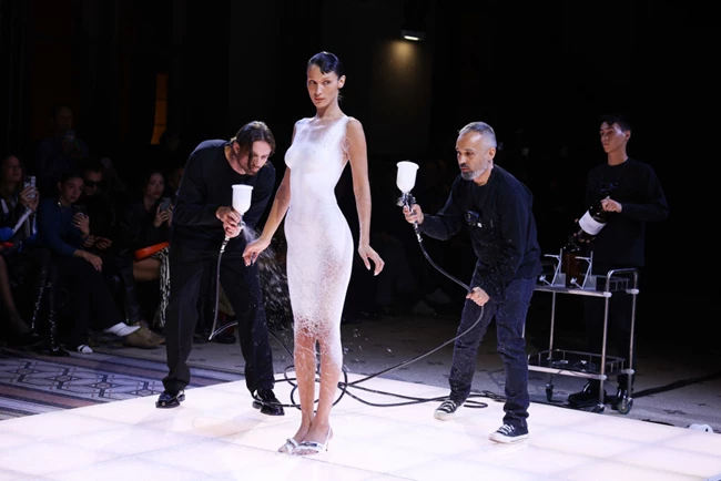 Demna, Matthieu Blazy, Bella Hadid, Lila Moss ανάμεσα στους υποψηφίους για τα Fashion Awards 2022