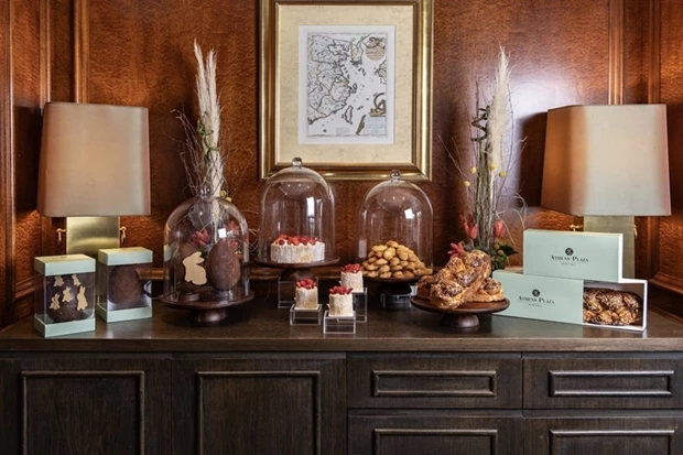 Πάσχα στο NJV Athens Plaza | Ανάσταση και Λαμπρή με ελληνική γεύση, χειροποίητα γλυκά και catering για το σπίτι