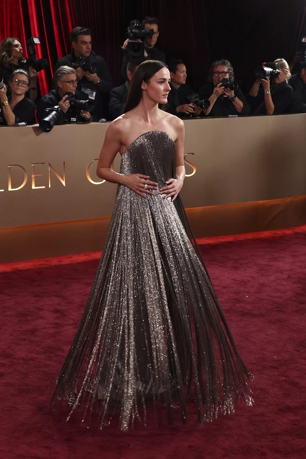 H Renate Reinsve με custom Louis Vuitton.