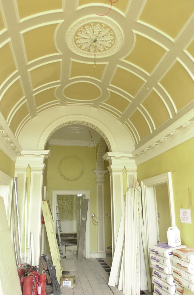 Το εσωτερικό του σπιτιού κατά την ανακαίνισή του το 2001