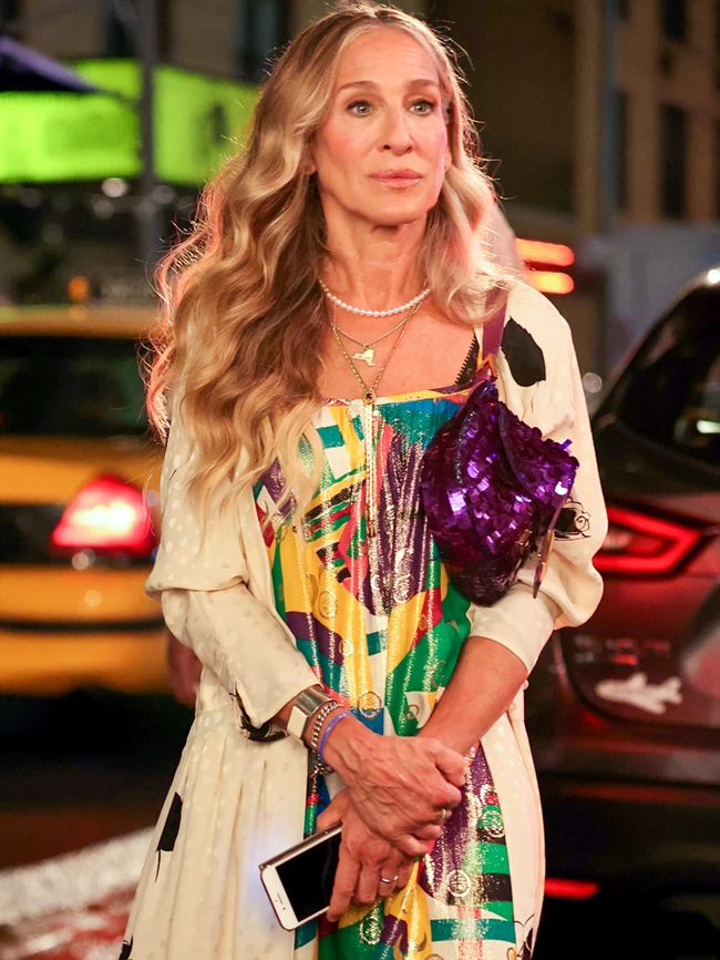 H Baguette bag επιστρέφει χάρη στην "Carrie Bradshaw"