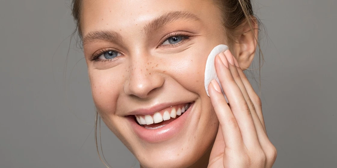 Ξέρετε ποια είναι η σωστή σειρά εφαρμογής των skincare προϊόντων;