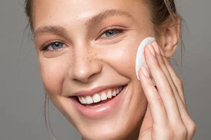 Ξέρετε ποια είναι η σωστή σειρά εφαρμογής των skincare προϊόντων;