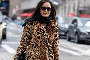 Πώς θα φορέσετε το ροζ μετά τα 50