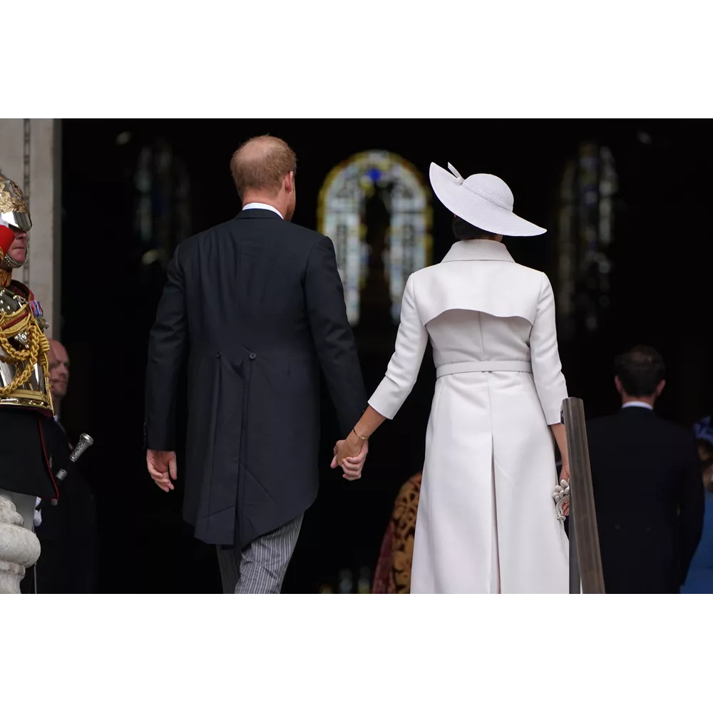 Η Meghan Markle και ο πρίγκιπας Harry εισέρχονται στον ναό