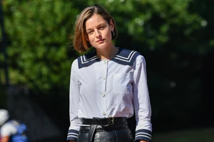 Emma Corrin | Ο απίστευτος τρόπος με τον οποίο της έδωσαν τον ρόλο της Diana στο Crown