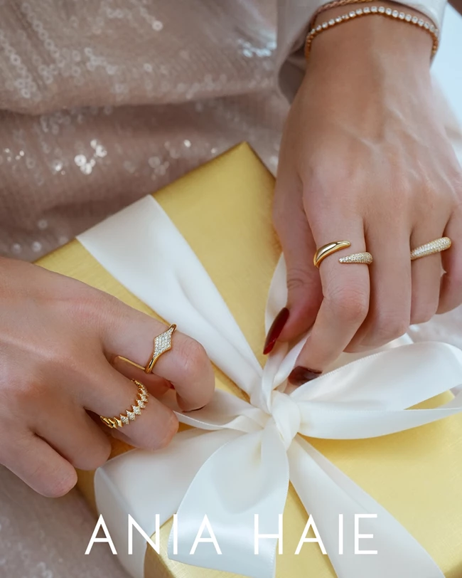 Τα κοσμήματα της Ania Haie αναδεικνύουν το festive glamour