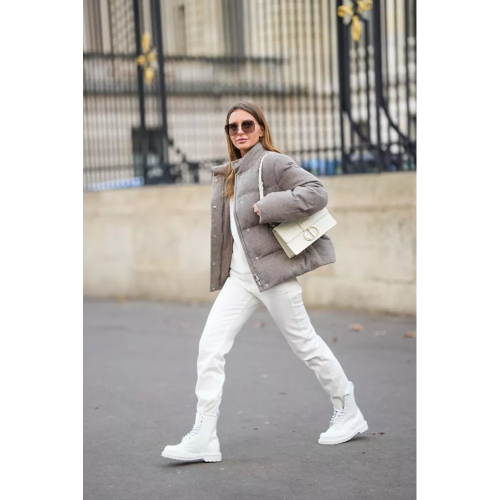 Σε total white σύνολο