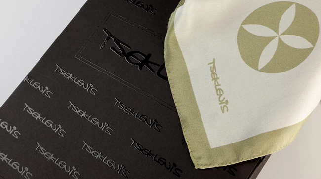 Γιάννης Τσεκλένης x A Magic Cabinet