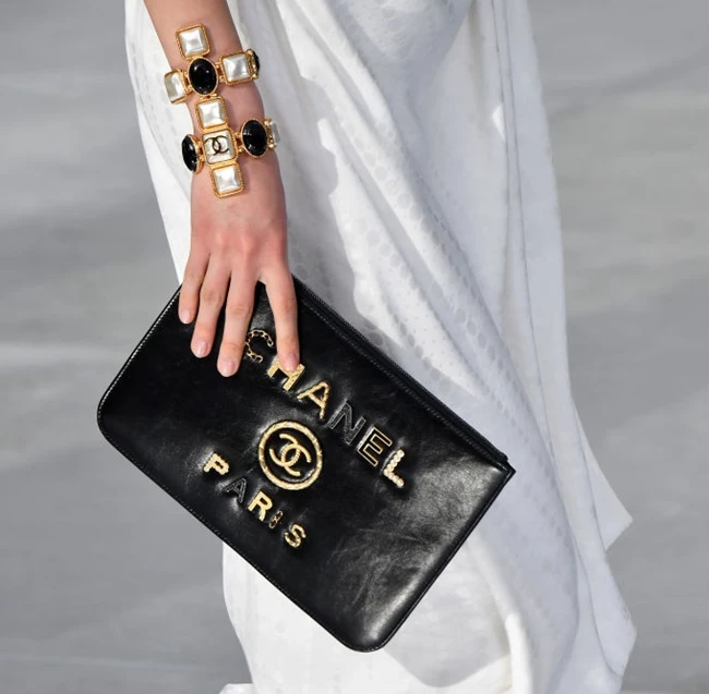 Beauty nails chanel
