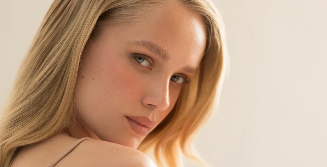 Young & Glowy | Τα καλύτερα λάδια προσώπου με βιταμίνη C για λάμψη κι αντιοξειδωτική προστασία