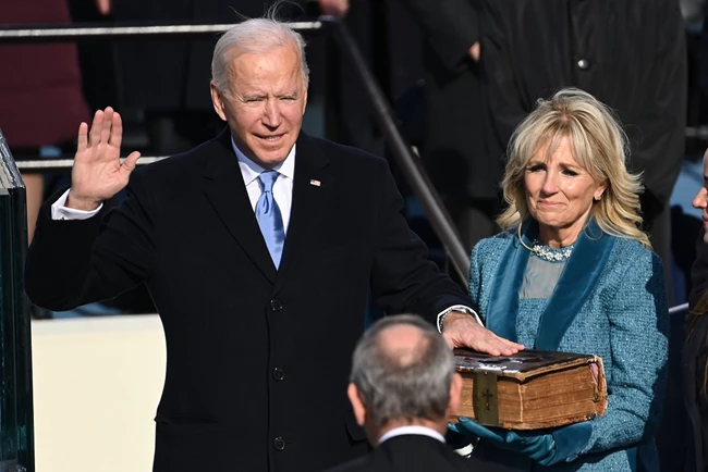 Layers and Bangs | 5 λόγοι που το κούρεμα της Jill Biden είναι το πιο κολακευτικό όλων