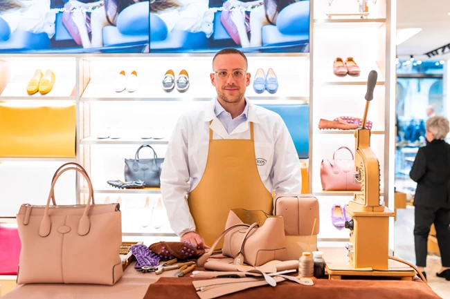 Ο οίκος Tod's τίμησε την ανανεωμένη Di Bag και την τέχνη της χειροποίητης κατασκευής