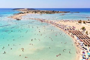 Τέλος η Σαντορίνη | Ποιο ελληνικό νησί που αγνοούν οι τουρίστες, ψηφίζουν τώρα οι Γάλλοι;