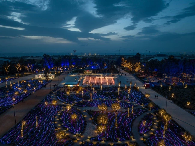 Μία ανεπανάληπτη, διαδραστική Χριστουγεννιάτικη εμπειρία στο The Ellinikon Experience Park