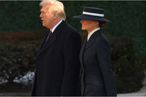 H Melania Trump κάνει τάση το ανδρόγυνο look