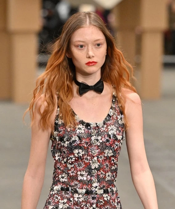 Glossed | Η μεγαλύτερη τάση ομορφιάς που ανέδειξε το SS23 Haute Couture show του οίκου Chanel