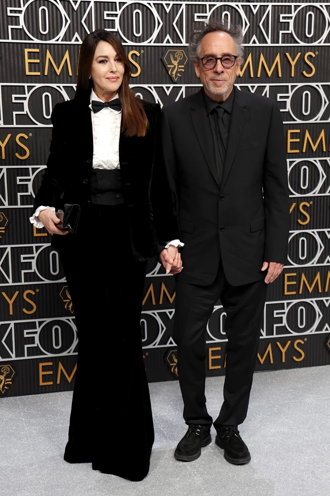 Monica Bellucci & Tim Burton | Επίσημη εμφάνιση στο κόκκινο χαλί των Emmys 2024