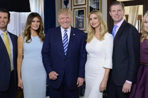 "Είναι δική μας" | Η γενέτειρα της Melania Trump πανηγυρίζει την επιστροφή της ως Πρώτη Κυρία