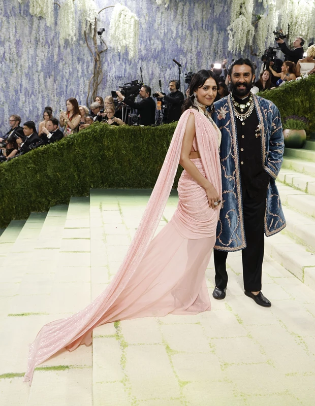 Οι Royals του Τζαϊπούρ στο Met Gala | Ποια είναι η πριγκίπισσα Gauravi Kumari που εντυπωσίασε με το ντεμπούτο της