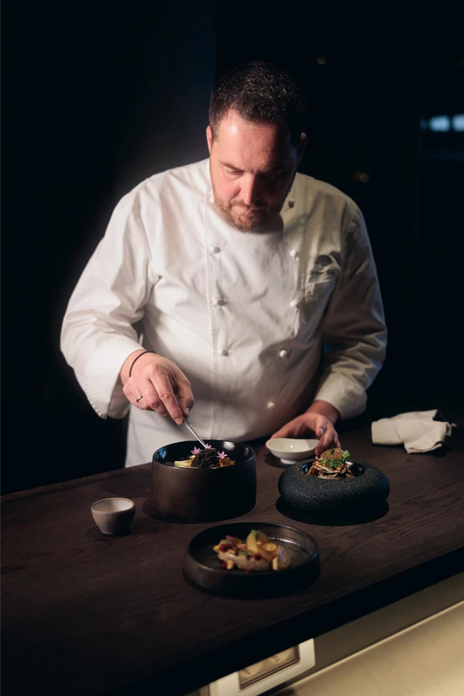 Mandarin Oriental, Costa Navarino | Οι chefs Νίκος Λειβαδιάς και Bertrand Valegeas συνυπογράφουν το τελευταίο "Starry Night"