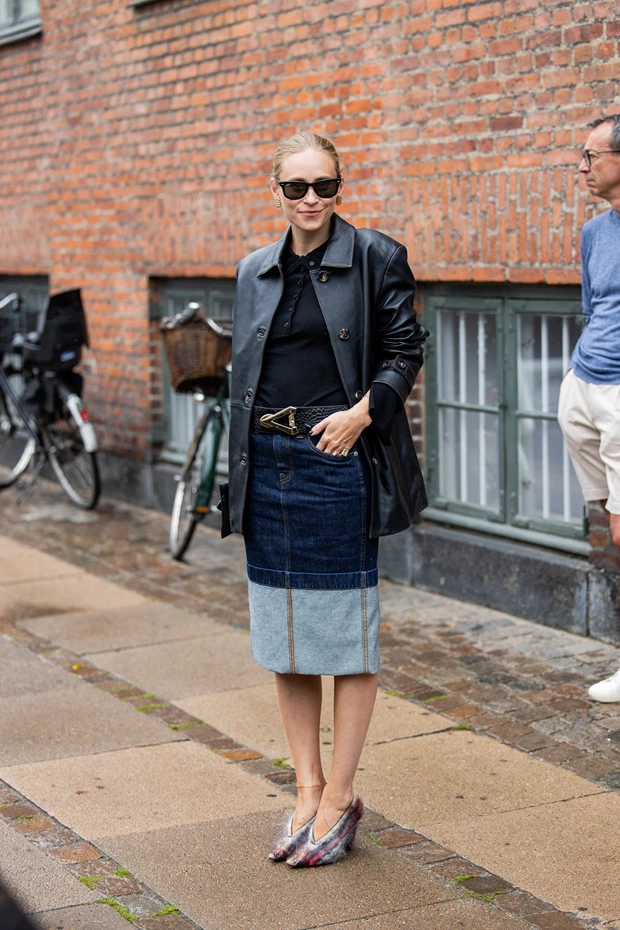 STREET LOOK ΚΟΠΕΓΧΑΓΗ: Φθινοπωρινή εμφάνιση με δερμάτινο σακάκι και denim φούστα