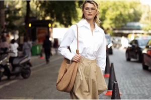 Καλοκαίρι 2025 | Τα κομψά σορτς και οι βερμούδες που μπορείτε να αποκτήσετε στις εκπτώσεις