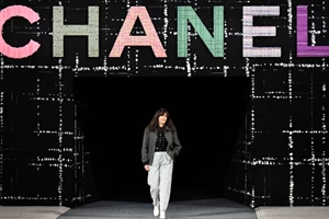 Η Chanel ταξιδεύει στη Λίμνη Κόμο για την Cruise 2025/26