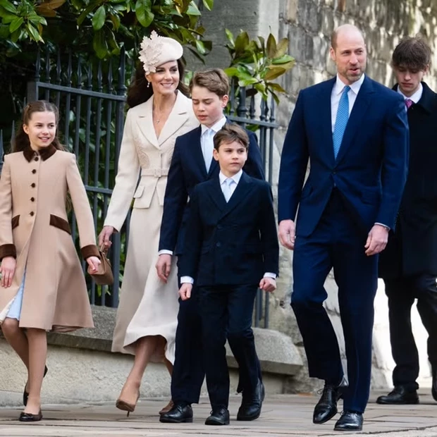 Η μεγάλη επιστροφή της Kate Middleton | Η λαμπερή εμφάνιση με τον πρίγκιπα William και τα παιδιά τους στο παρεκκλήσι του Αγίου Γεωργίου