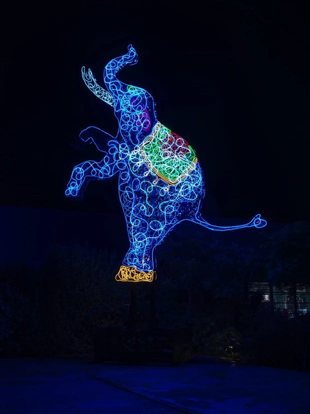 Όταν το φως γίνεται τέχνη: Τα φωτιζόμενα γλυπτά του Marco Lodola στη VARANGIS