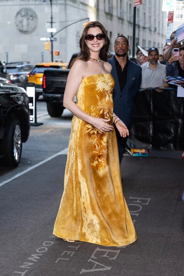 Anne Hathaway Maternity Style 2026