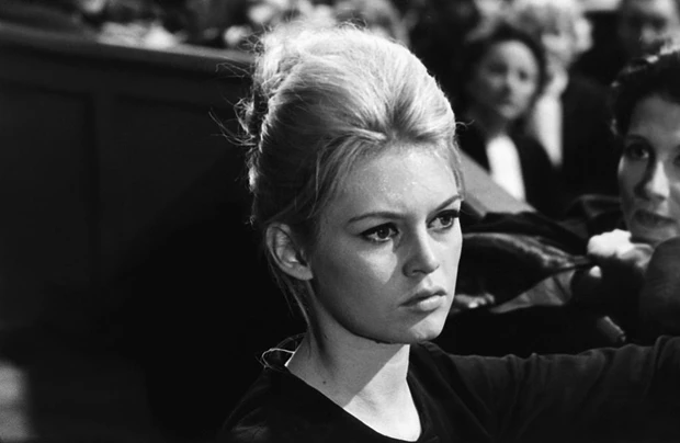 H απίστευτη ομοιότητα της δισέγγονης της Brigitte Bardot με την iconic Γαλλίδα ηθοποιό