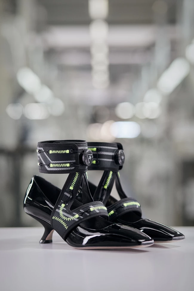 Dior | Η επιστροφή των θρυλικών pumps που είχαν δημιουργηθεί από τη συνεργασία του Christian Dior με τον Roger Vivier