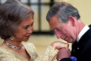 Ο βασιλιάς Felipe εμφανίστηκε με εγκαύματα στο πρόσωπό του