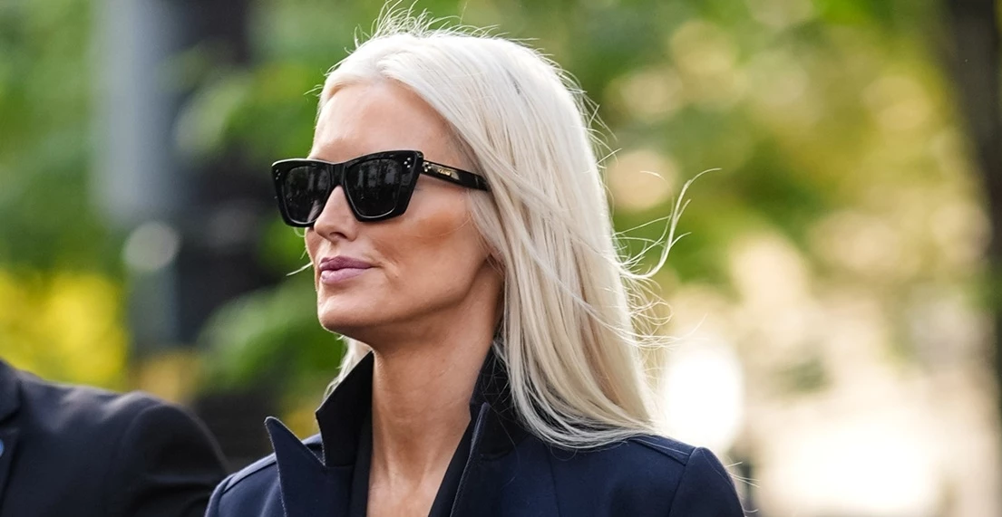 Πώς να χρησιμοποιείτε σωστά την πούδρα προσώπου μετά τα 50