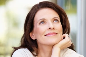 Τα 5 πιο δημοφιλή serums με υαλουρονικό οξύ για άμεσο "γέμισμα" των ρυτίδων