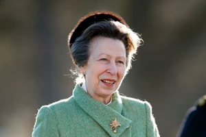 Πριγκίπισσα Charlene | Το αξεσουάρ που προκάλεσε αίσθηση στην εμφάνισή της στο γήπεδο