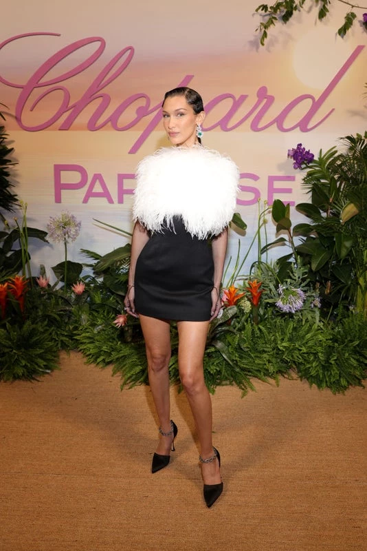 Bella Hadid | Όλες οι φορές που εντυπωσίασε στο κόκκινο χαλί των Καννών