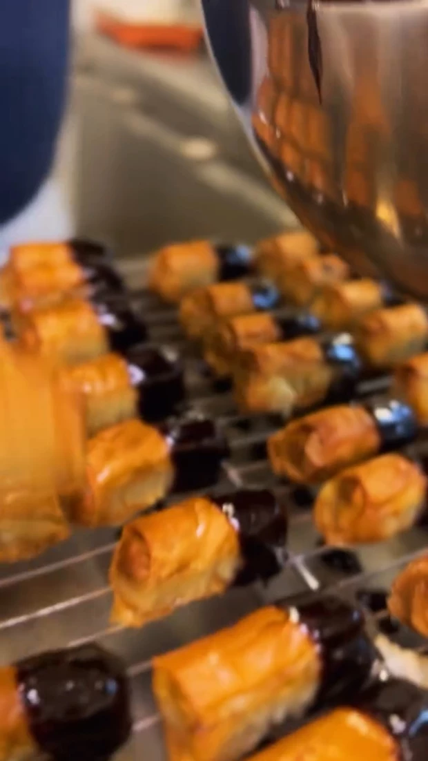 Νίκος Αλιάγας | Αυτό είναι το αγαπημένο του delicatessen στο Παρίσι - Βρήκαμε ποιο γλυκό προτιμά