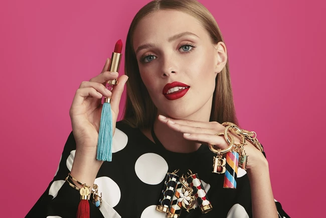 Carolina Herrera | Η πρώτη ready-to-wear συλλογή μακιγιάζ του οίκου ισορροπεί ανάμεσα στην ομορφιά και το κόσμημα