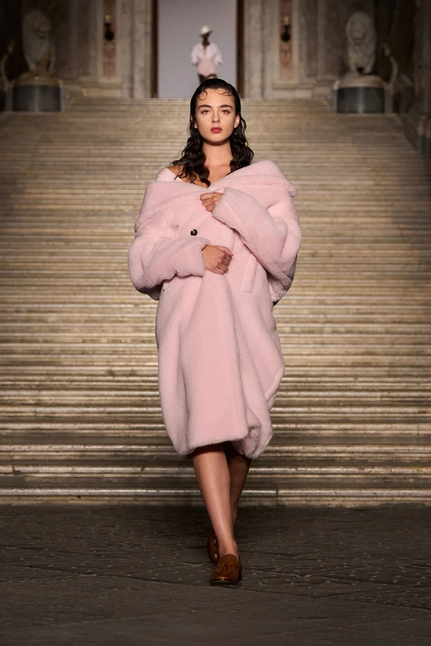 Max Mara Resort 2026 | Μία συλλογή που εμπνέεται από την αδάμαστη ζωντάνια των Ιταλίδων