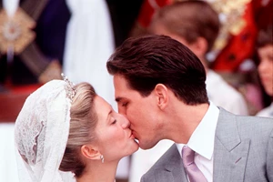 Η εμφάνιση της Marie Chantal ως νονά στη βάφτιση του γιου της Μαίρης Κατράντζου